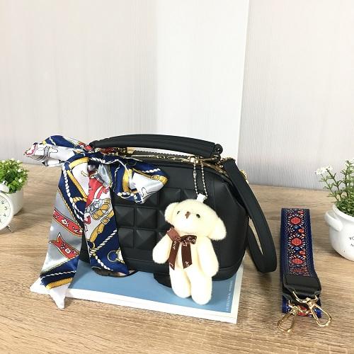 Tas doctor jelly bag 2 Tali panjang Free syal dan boneka Tas dokter wanita Tas jelly matte Doctor bag Tas pesta mewah elegan Party bag Tas import batam Tas doctor behel Tas cantik koleksi terbaru BOM4466