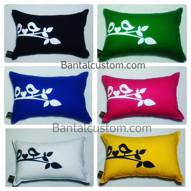 Bantal Lucu dan Imut Ukuran 21X33 Tersedia Warna Pink Fanta Hitam Putih Hijau Biru Kuning Ukuran 21X33 Gambar Burung Bantal 21x33 isi silikon Sarung, Belakang Pakai Resleting. Material Kanvas.
