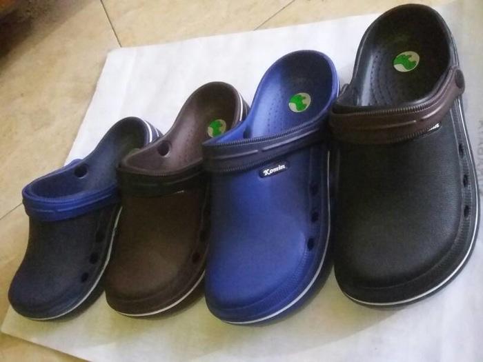 BELI 1 PASANG GRATIS 1 PASANG , sepatu sandal model crocs KOMIN K-023 // sandal karet pylon pria