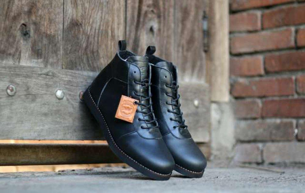 Promo Sepatu Boots Pria Bradleys Original Kulit Asli A-027 (Sepatu Gunung, Sepatu Kerja, Sepatu Jalan, Sepatu Santai, Sepatu Treking, Sepatu Joging, Lapangan, Sepatu Kulit, Sneaker, Slip On, Slop, Adidas, Nike, Pria, Wanita, Anak) Diskon