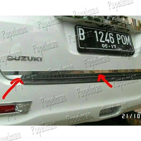 Aksesoris ERTIGA LIST PINTU BELAKANG BAWAH REAR LOWER LIS SKID PLATE SKIDPLATE SKITPLATE BUMPER LOWER BELAKANG Sillplate Belakang Side Scuff Plate Pijakan Kaki Mobil Silplate Sil Sill Plate Silplate Belakang Plastik Pintu Bumper Bemper Asesoris ERTIGA