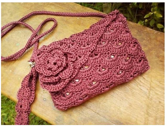 tas rajut wanita selempang bunga rose maroon