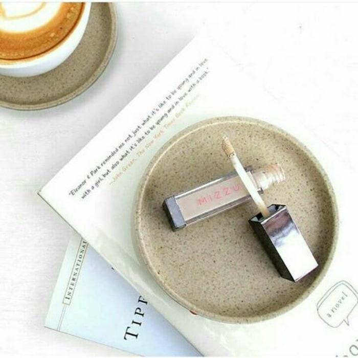 NEW MIZZU EYE BASE ESSENTIALS / EYEBASE ESSENTIAL EYESHADOW