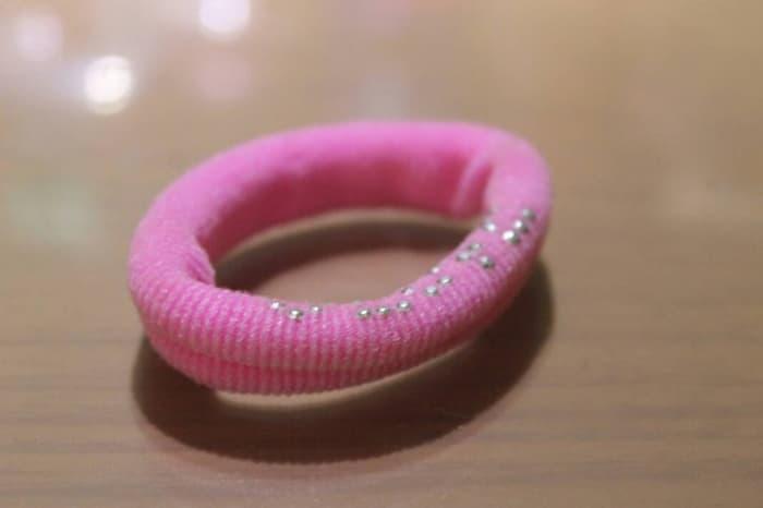 Ikat Rambut Pink Dengan Payet Kecil