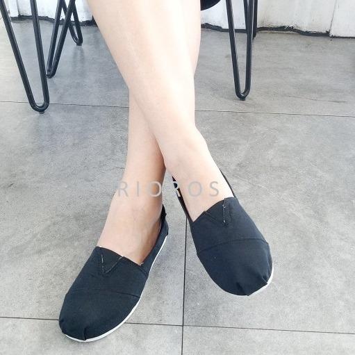 Rioros Sepatu Wanita Flat Shoes Slip On Kanvas Aria - Hitam