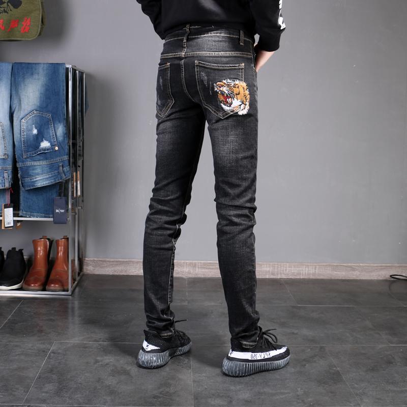 Dongkuan Terlihat Langsing membentuk tubuh celana jeans pria bordir kaki Kacil Tren anak muda celana panjang elastisitas Celana ketat Gaya Korea Celana pria