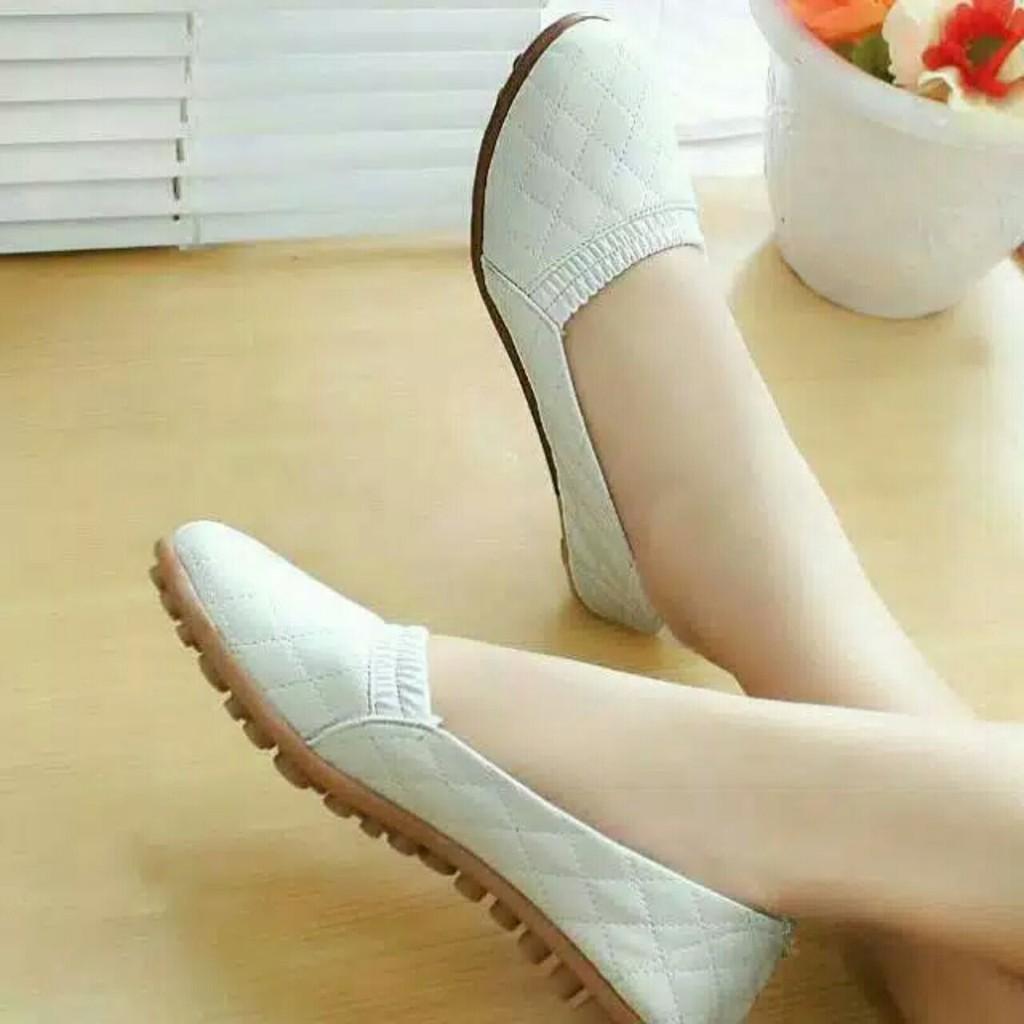 Sepatu Flat Shoes Wanita Sepatu Kantor Wanita - Putih