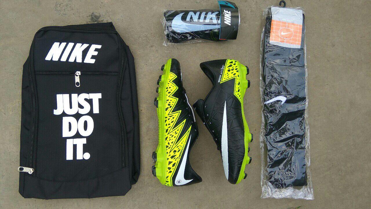 Sepatu Bola Keren Terbaru Paket Lengkap(Tas,Kaos kaki,Decker)