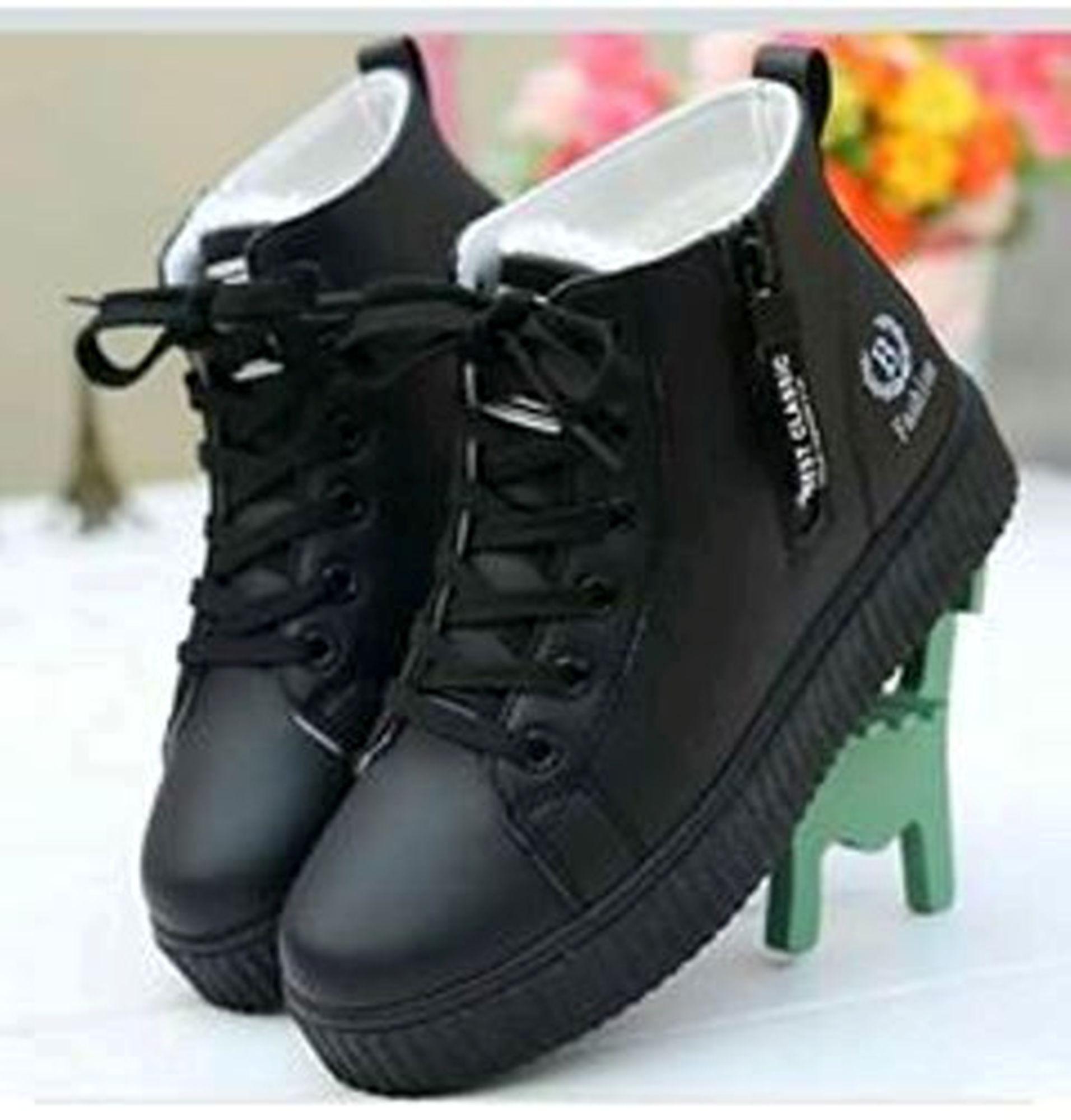Sepatu Boots Wanita Clasic B ID 88 Hitam