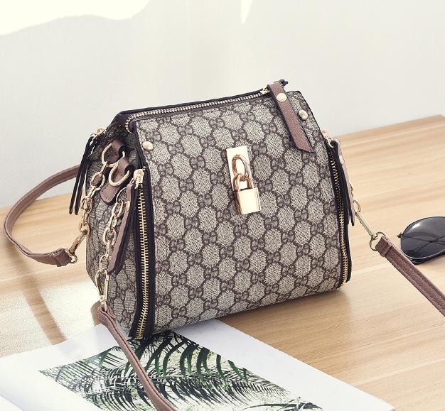 MV_MARVELOUZ grosir tas batam Tas Fashion Tas Wanita Tas cewek tas import Tas Korea tas batam tas kosmetik tas ransel tas selempang sling bag tas mini tas pom-pom BQ1583