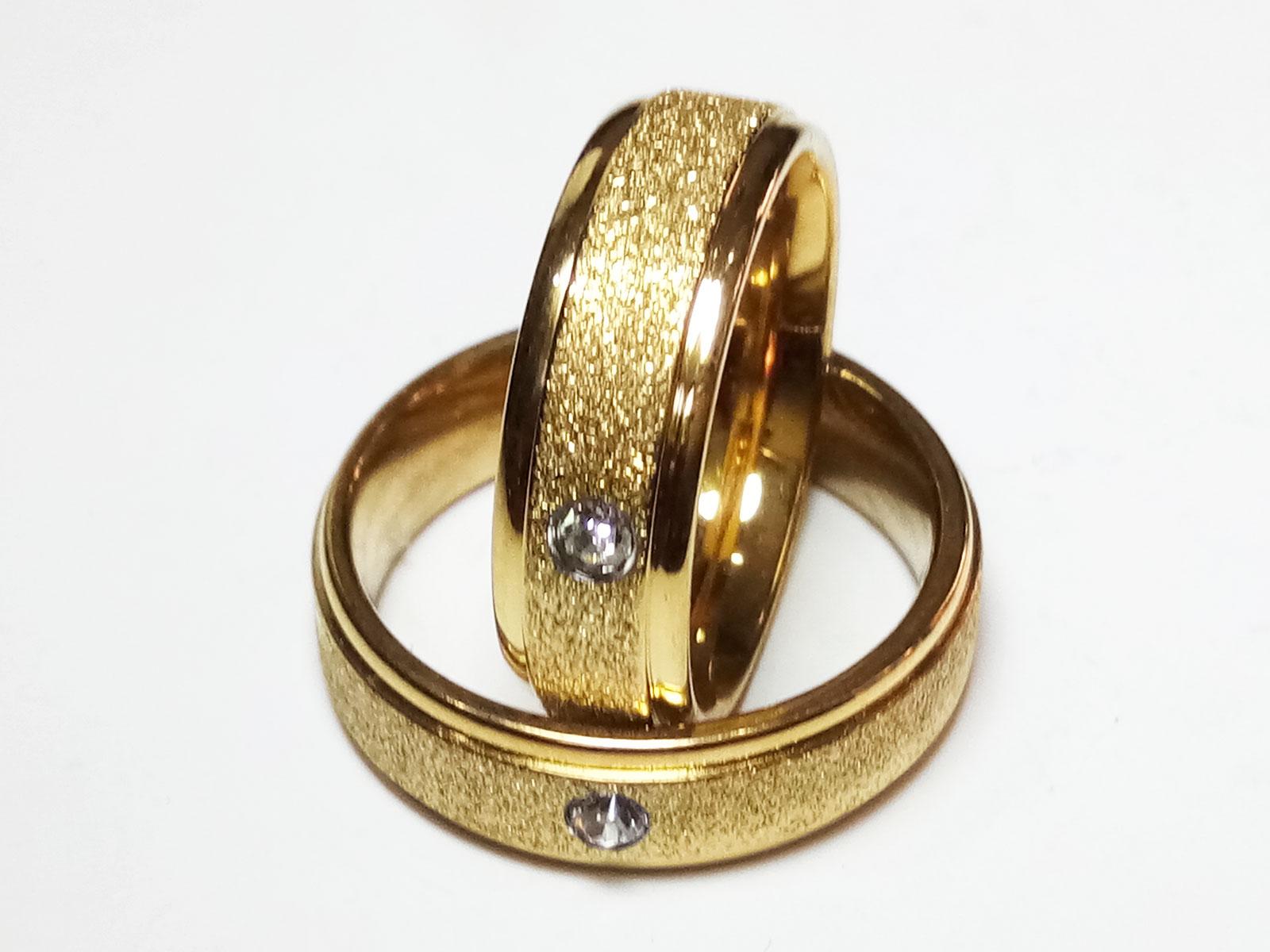 VeE Cincin Single / Couple / Pasangan untuk Tunangan / Nikahan Titanium Stainless Steel Gold Pasir M2