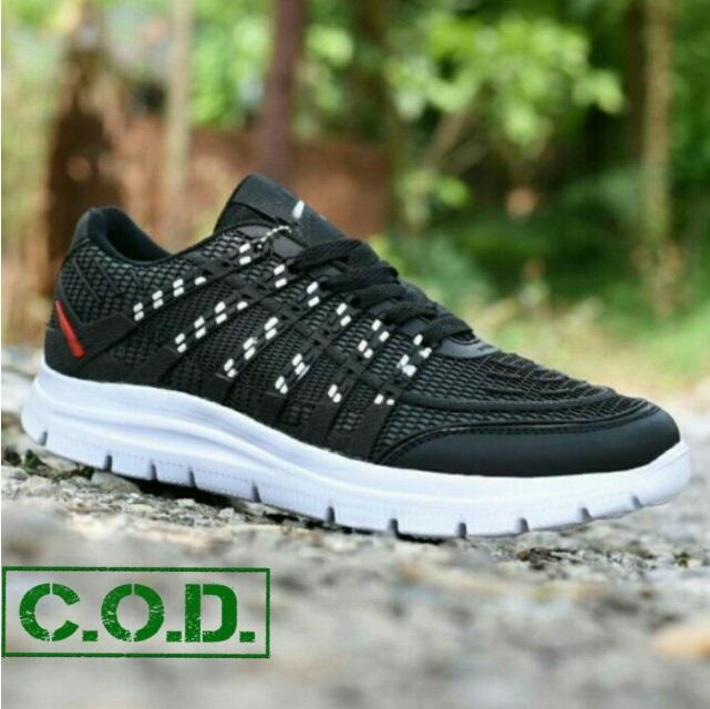 Sepatu Sneakers Kets dan Casual Pria