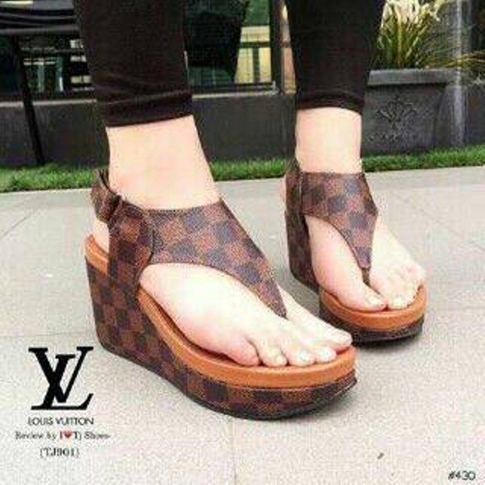 Sepatu Sandal Wedges Wanita LV Jepit WG12