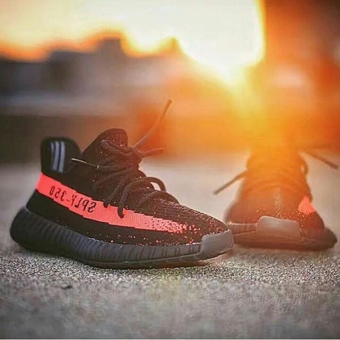 Promo Termurah Adidas Yeezy Boost 350 V2 Premium Original / Sepatu Sekolah Hitam Gratis Ongkir