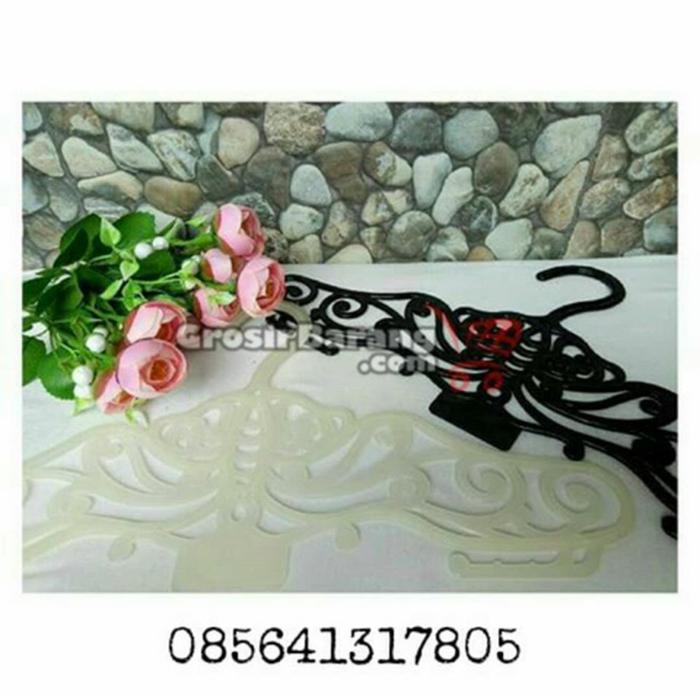 Hanger atasan fashion cewe gantungan baju tempat pakaian butik keperluan perlengkapan toko butik baju pakaian harga murah terjangkau kualitas bagus terjamin