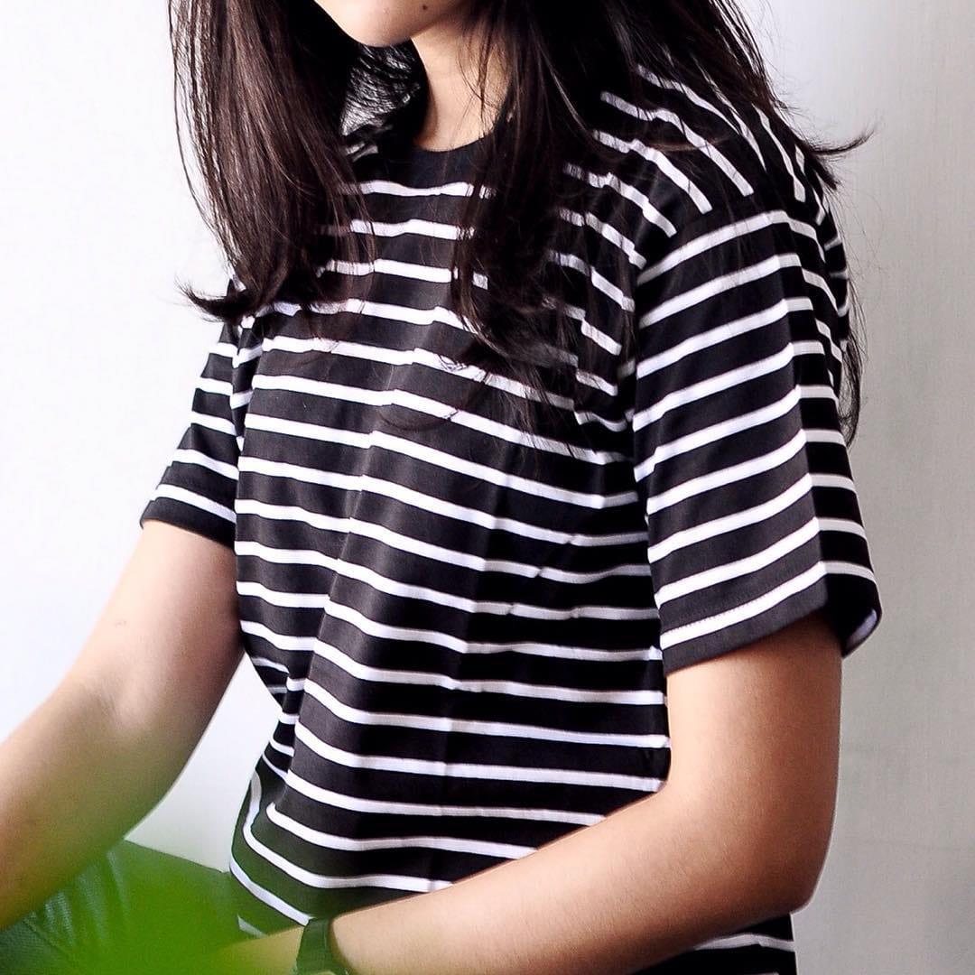 BAJU KAOS STRIP LENGAN PENDEK/ KAOS GARIS / KAOS SALUR / KAOS STRIPE MEDIUM BLACK