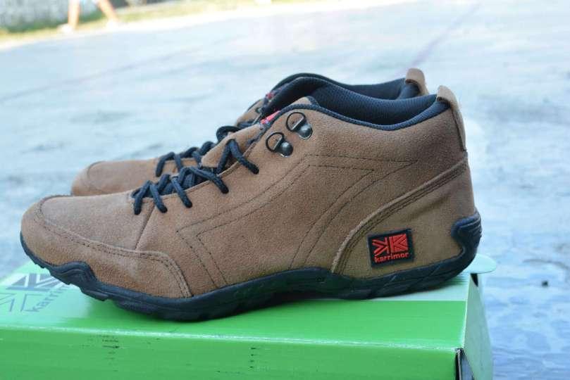 Sepatu Gunung Pria Karrimor Casual Warna Cokelat Gelap