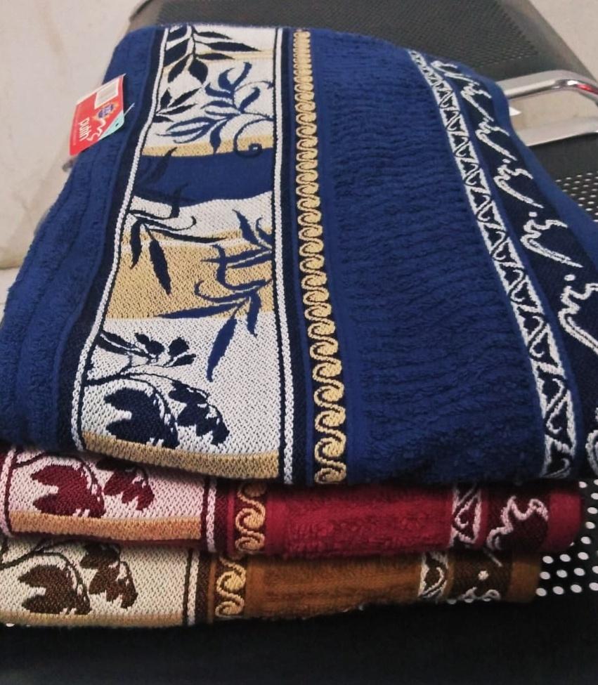 Paket isi 3 Handuk Dewasa Merah Putih Halus Nyerap