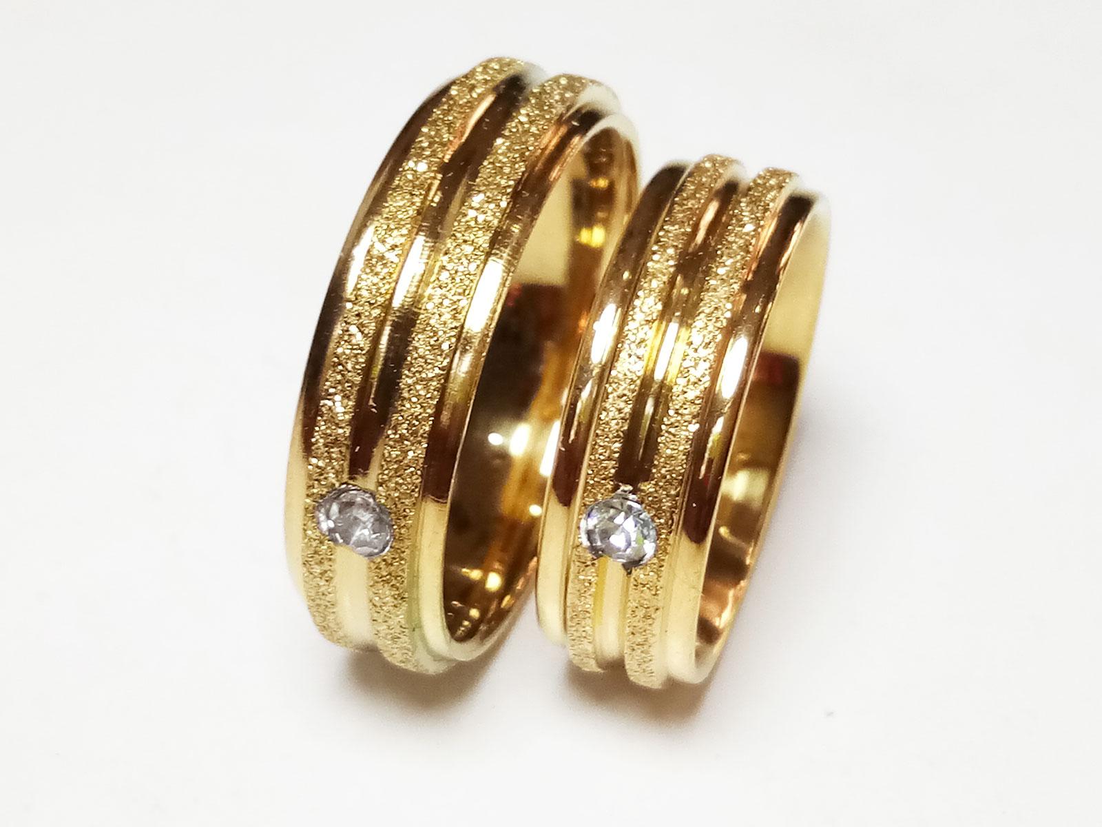 VeE Cincin Single / Couple / Pasangan untuk Tunangan / Nikahan Titanium Stainless Steel Gold Pasir M1