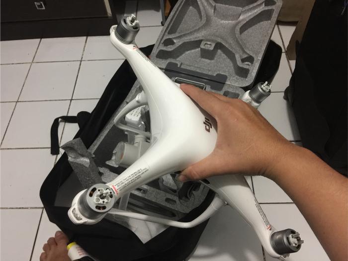 SONY A7II (BODY ONLY) & DJI PHANTOM 4 PRO Bekas