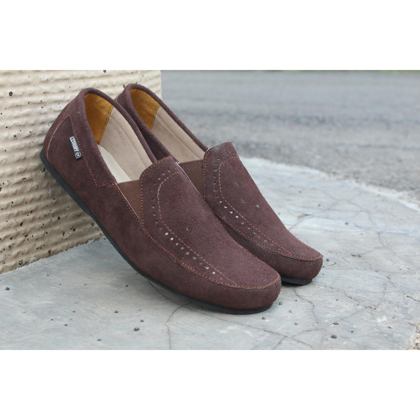 Sepatu Pria Clarks Kendar Mocassin Suede Slip On Loafers Sneakers Murah Coklat