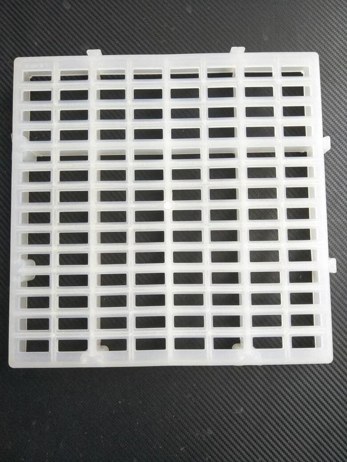 Baru!! ALAS KANDANG HEWAN / PALET ALAS KAKI HEWAN DARI BAHAN PLASTIK 30 X 30 - PUTIH - ready stock