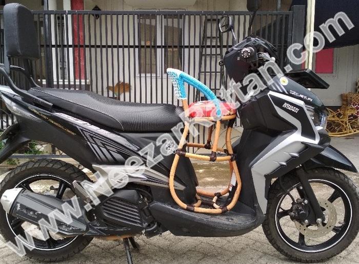 Kursi Boncengan Motor Matic Rotan