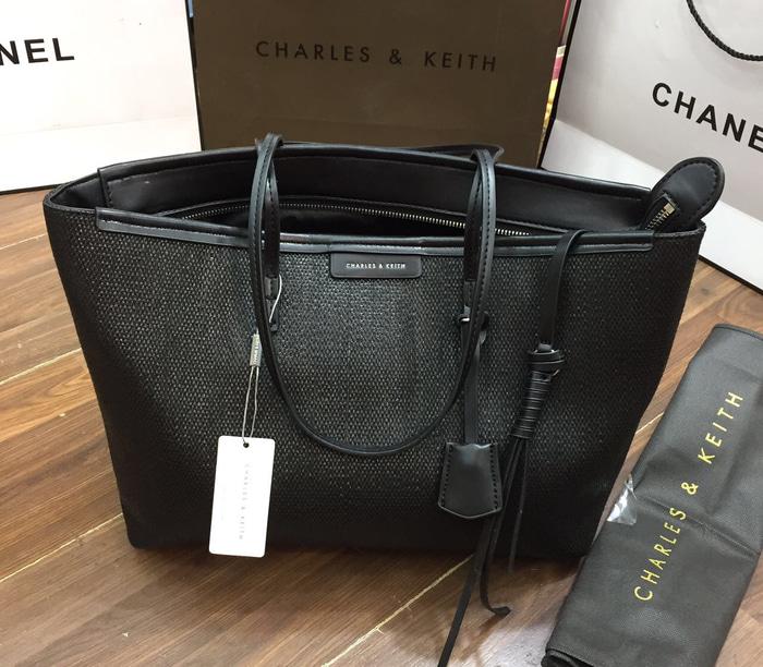 TAS WANITA   ORIGINAL CHARLES AND KEITH TEXTURED