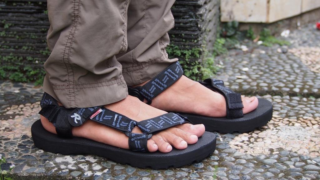 Sandal Gunung Pria Sporty & Keren Tali Bermotif SKM70033