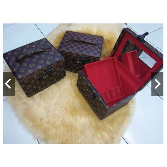 TEMPAT KOSMETIK MULTIFUNGSI KOPER KECIL LV