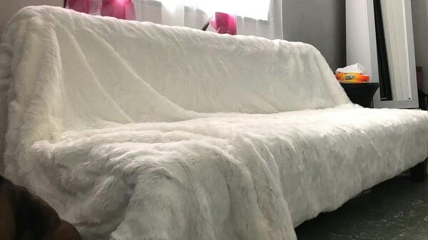 Karpet Bulu Korea Minimalis Putih Monokrom