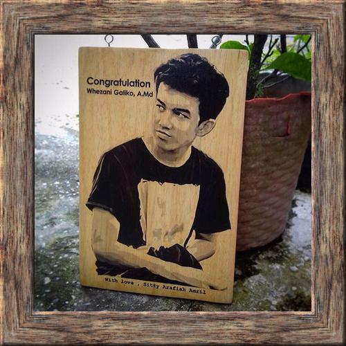Lukisan Kayu (BAYAR DITEMPAT/COD) Custom Foto Dan Tulisan Kado Hadiah Ulang Tahun Dan Wisuda Unik Keren