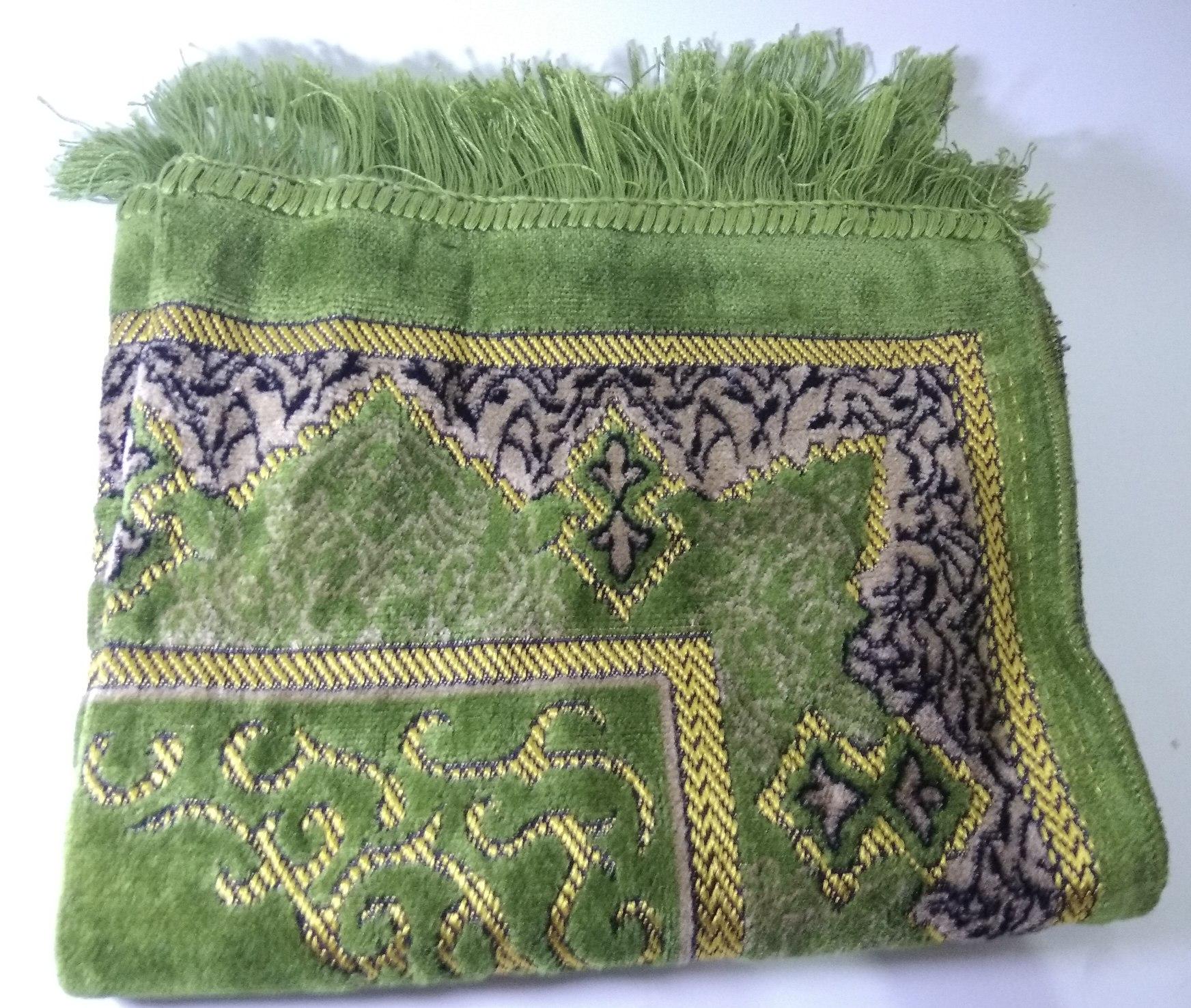 Sajadah Turki Merk Yasin Tebal uk.110 x 68 Warna Random