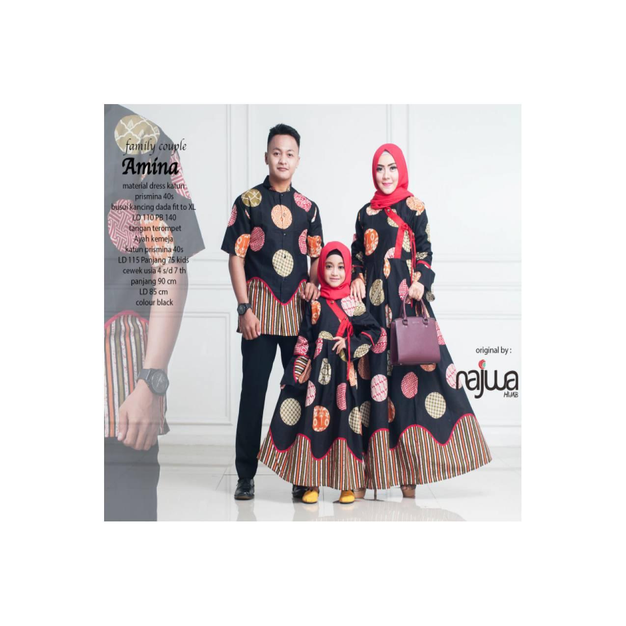 couple muslim ayah kerah koko ibu gamis dan anak perempuan.