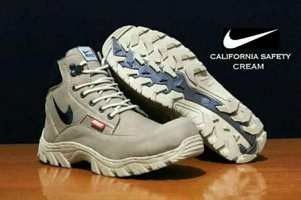 SEPATU SAFETY  BOOTS PRIA NIKE TRACKING