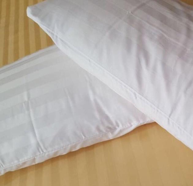 1 Pcs Sarung Bantal Tidur or Pillow Case Hotel Ukuran Besar Bahan CVC Katun Dobby Salur