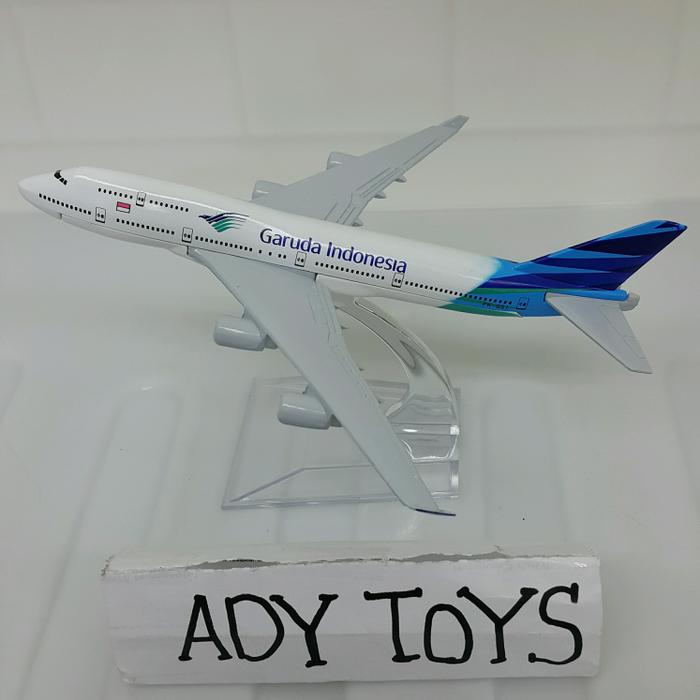 Miniatur Pajangan Pesawat Passenger Plane Model GARUDA PK - GSI