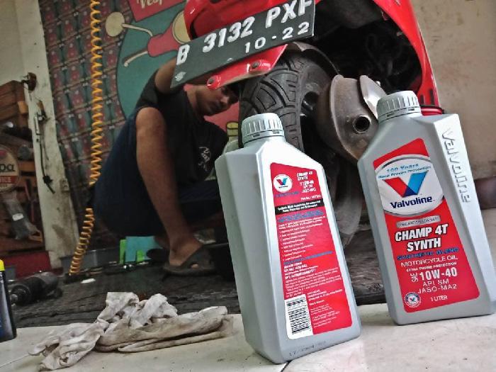 Oli VALVOLINE CHAMP 4T SYNTH 10W40 1 LITER Original