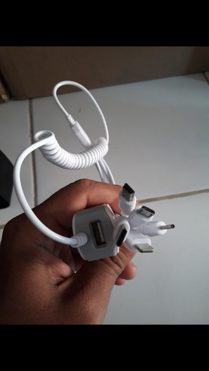 Qtop 3.5A 5in1 fast cas casan Car Charger Usb Saver Mobil adaptor travel LRS UNIVERSAL bisa kesemua merek handphone Spesifikasi : -DC Input 12V-24V Saver mobil Kabel Terdiri dari -Nokia Kecil / N95 -Type C -Micro Usb -Esia -Iphone 5/6/7/8