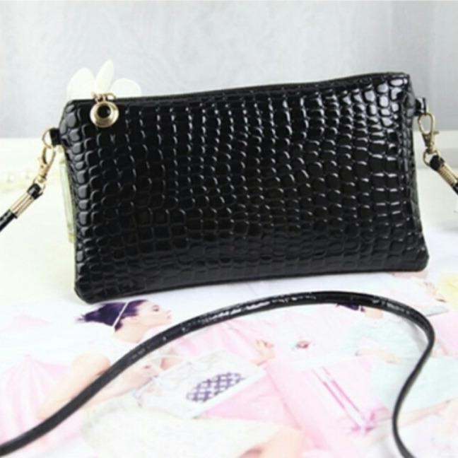 Tas slempang wanita motif crocodile - hitam