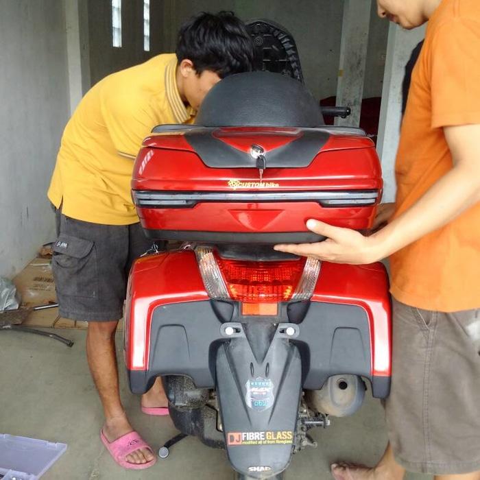 TOP BOX YAMAHA NMAX (SUDAH TERMASUK BREKET SHAD) BAHAN BERKUALITAS!!! | ( gembok alarm motor anti maling koper sepeda pagar cakram kinbar kode tas mobil clock rumah sensor gerak pintu digital remote lock bht ) |