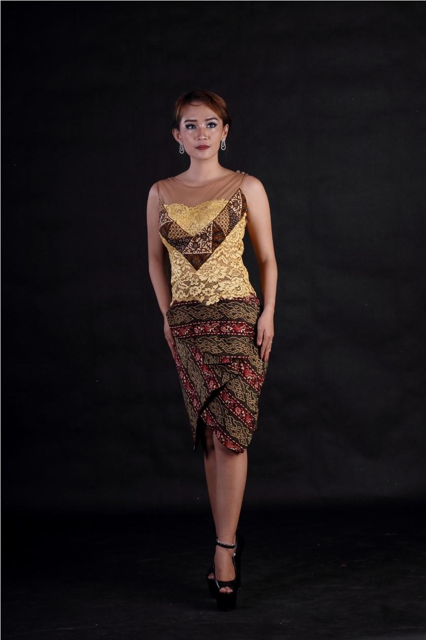 Baju Atasan Wanita Kebaya Kondangan Simple Tanpa Lengan Bahan Brokat Kebaya Wisuda Atasan RR1526 KUN/COK Arcobaleno Pesan Kebaya Seragam,Jual baju model kebaya wisuda modern terbaru, cocok untuk wisuda, pernikahan, kondangan dan acara lainnya HARGA MURAH