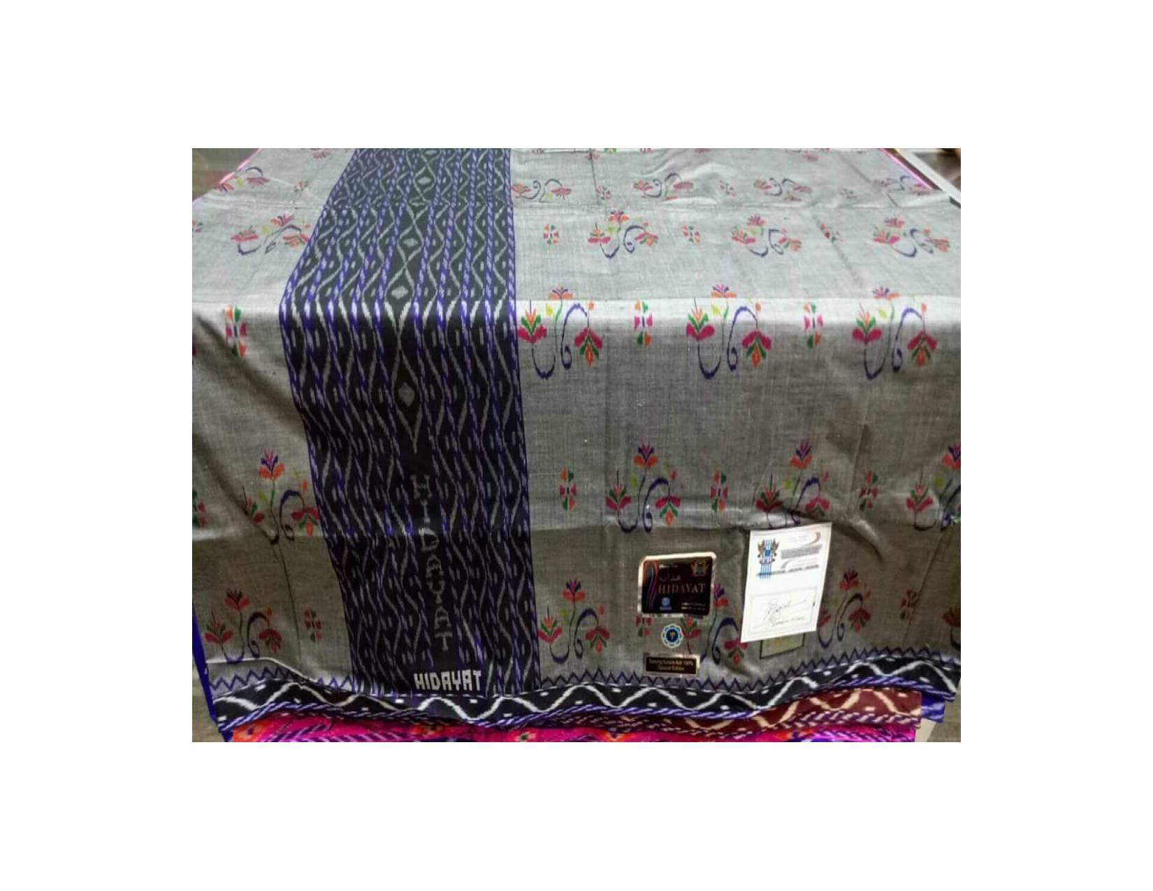 Sarung Tenun Sutra 210 Hidayat motif kembang diatas bhs mst kwg lamiya