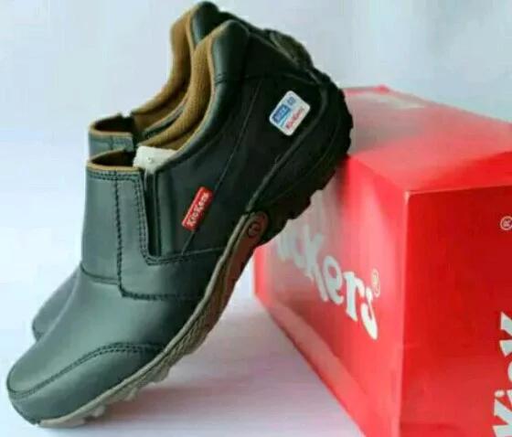 kickers - sepatu casual slip on pria / sepatu santai pria 100% kulit sapi asli hitam