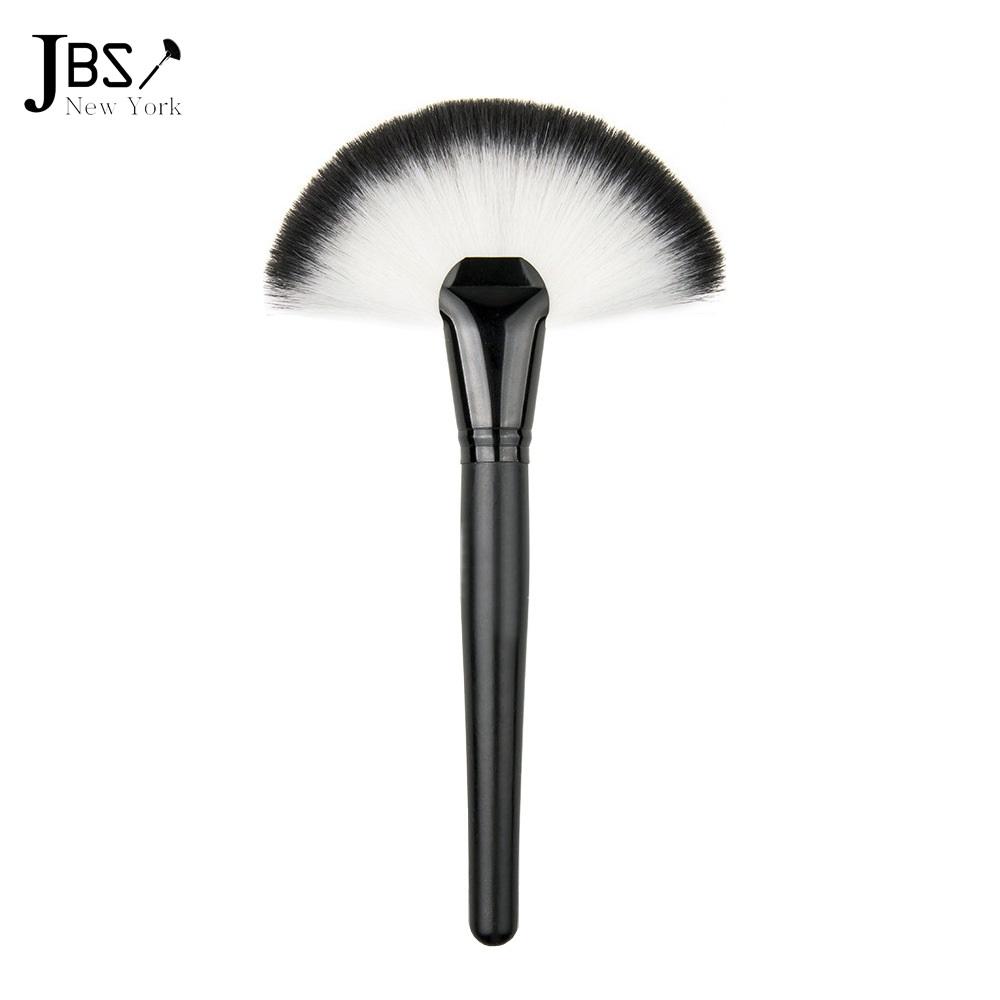 JBS New York Kuas Fan Make Up Brush Blush On Foundation Wajah Bentuk Kipas K082
