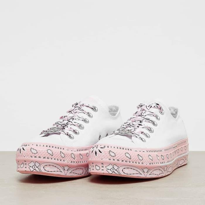 Sepatu Converse Chuck Taylor All Star x Miley Cyrus 562236C