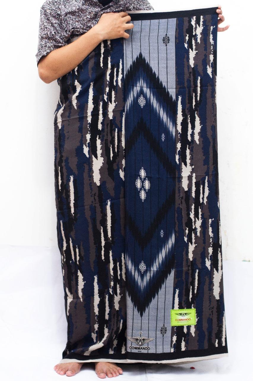 SARUNG MOTIF LORENG BELANG TENTARA Wadimor Sarung Tenun Hitam Putih Bahan berkualitas dan dingin Fashionable dan Trendy Harga terjangkau Corak menarik dan masa kini PROMO Sarung Celana dewasa pria putih/hitam/abu/maroon/hijau/navy BEST SELLER