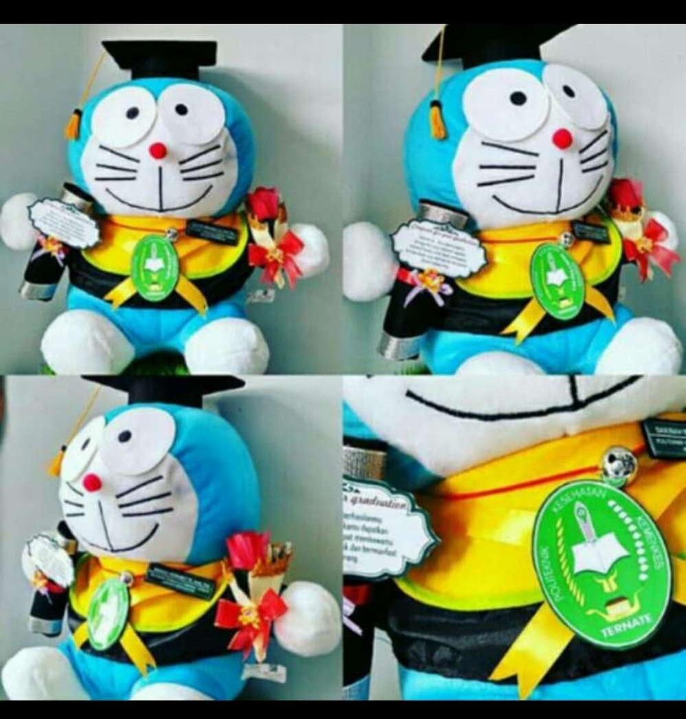 Boneka Wisuda Doraemon 50cm 