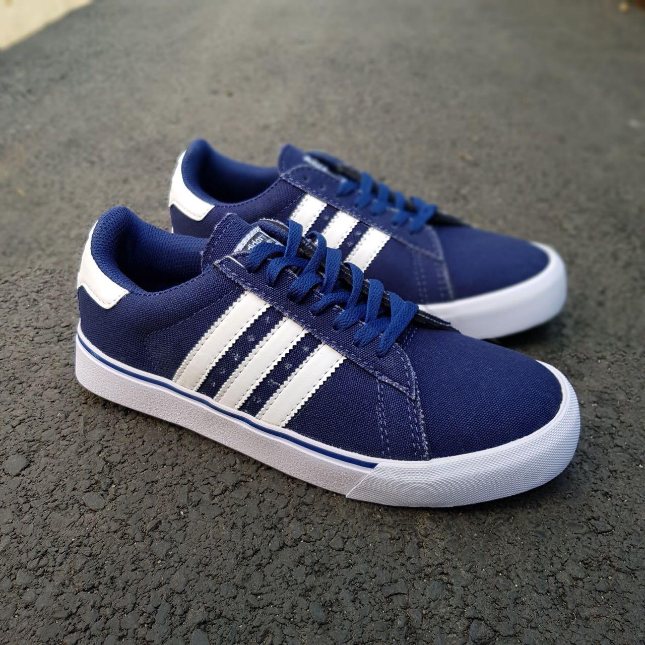 sepatu sporty skaterboarding