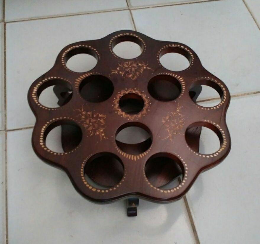 Tempat air minum gelas aqua motif bunga bulat kerajinan kayu jati